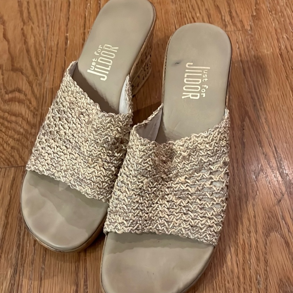 JILDOR shoes.